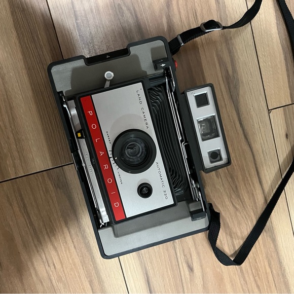 Polaroid Land Camera 220 - Picture 6 of 9